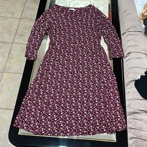 Burgundy floral v-neck dress with 3/4 sleeves